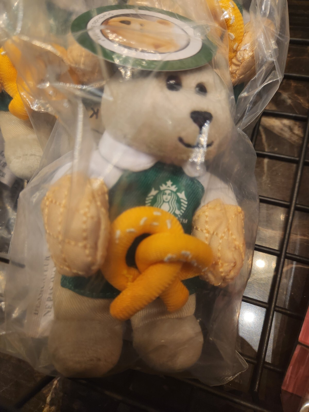 Starbucks Korea 2323 23 Valentine pretzel bearista key chain
