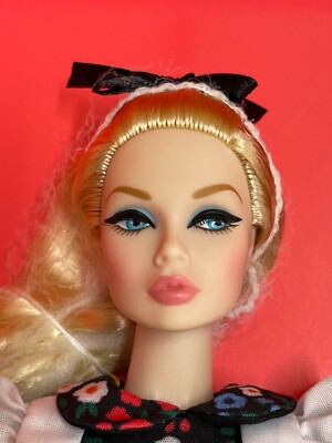 SO CURIOUS POPPY PARKER DRESSED DOLL THE POPPY PARKER