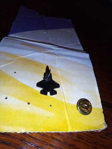 F-35 JSF Lightning II lapel pin badge, USAF, American Flag, Lockheed Martin USA