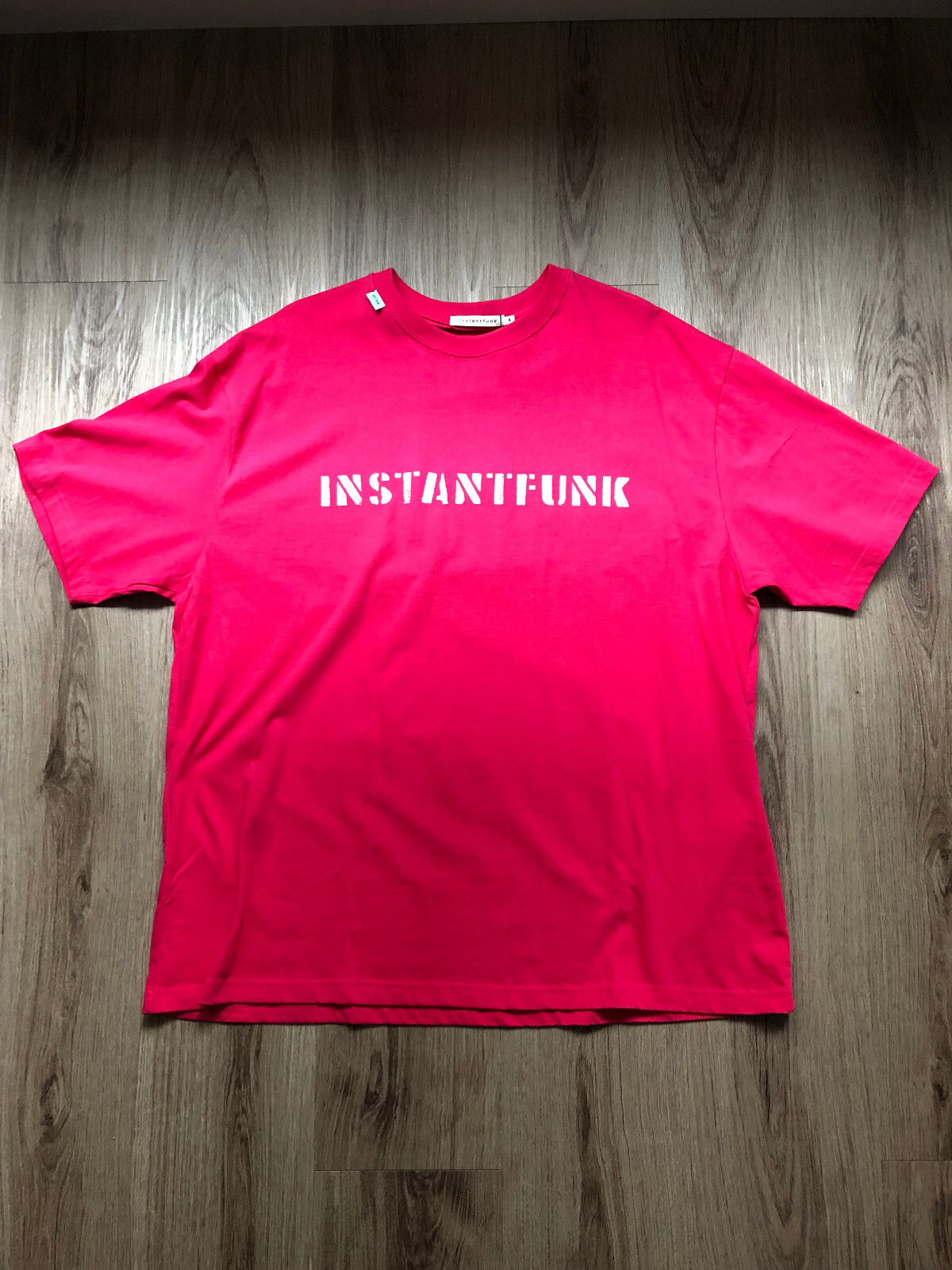 INSTANTFUNK Vintage Logo T-Shirt Viva Magenta size 4 (XL