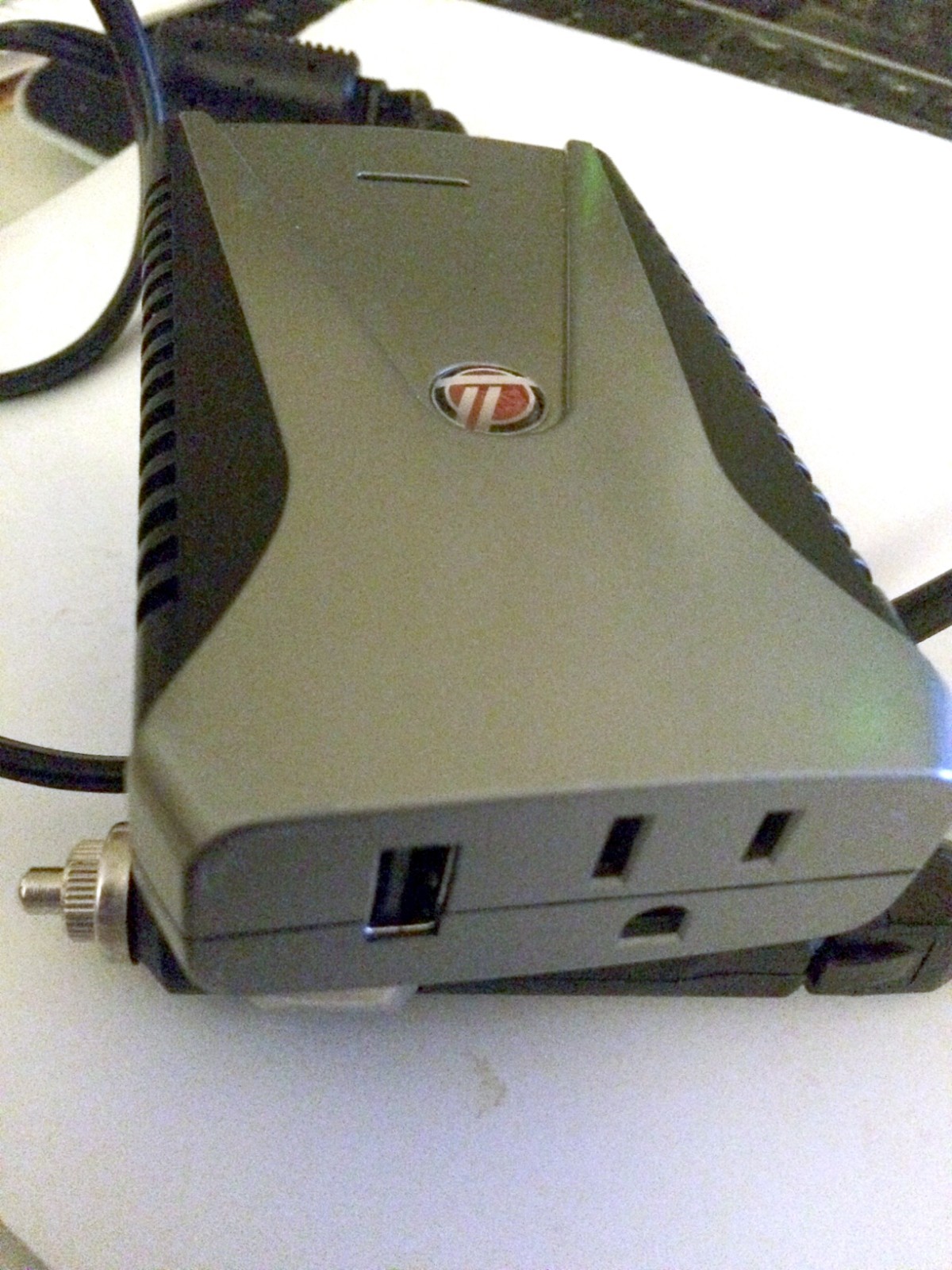 Targus APV10US1 DC-to-AC Slim-Line Power Inverter