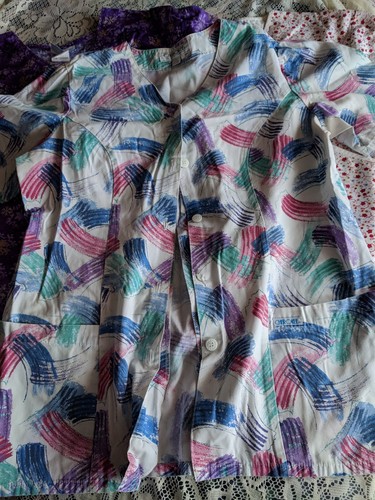 Lot Of 6 Scrub Tops 5 Size M, 1 Size Large