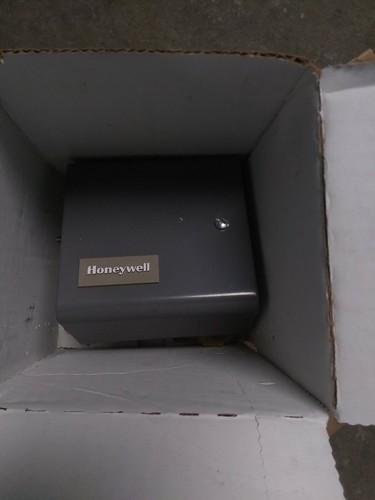 L4081A1023 DUAL AQUASTAT 130-240F 1-1/2