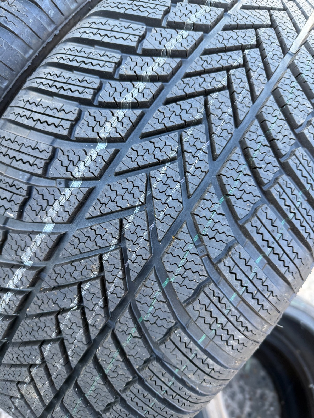 New 255 50 19 Bridgestone, Blizzak LM005, AO, 103T, x1 Tyre (F1_tyres) YD286