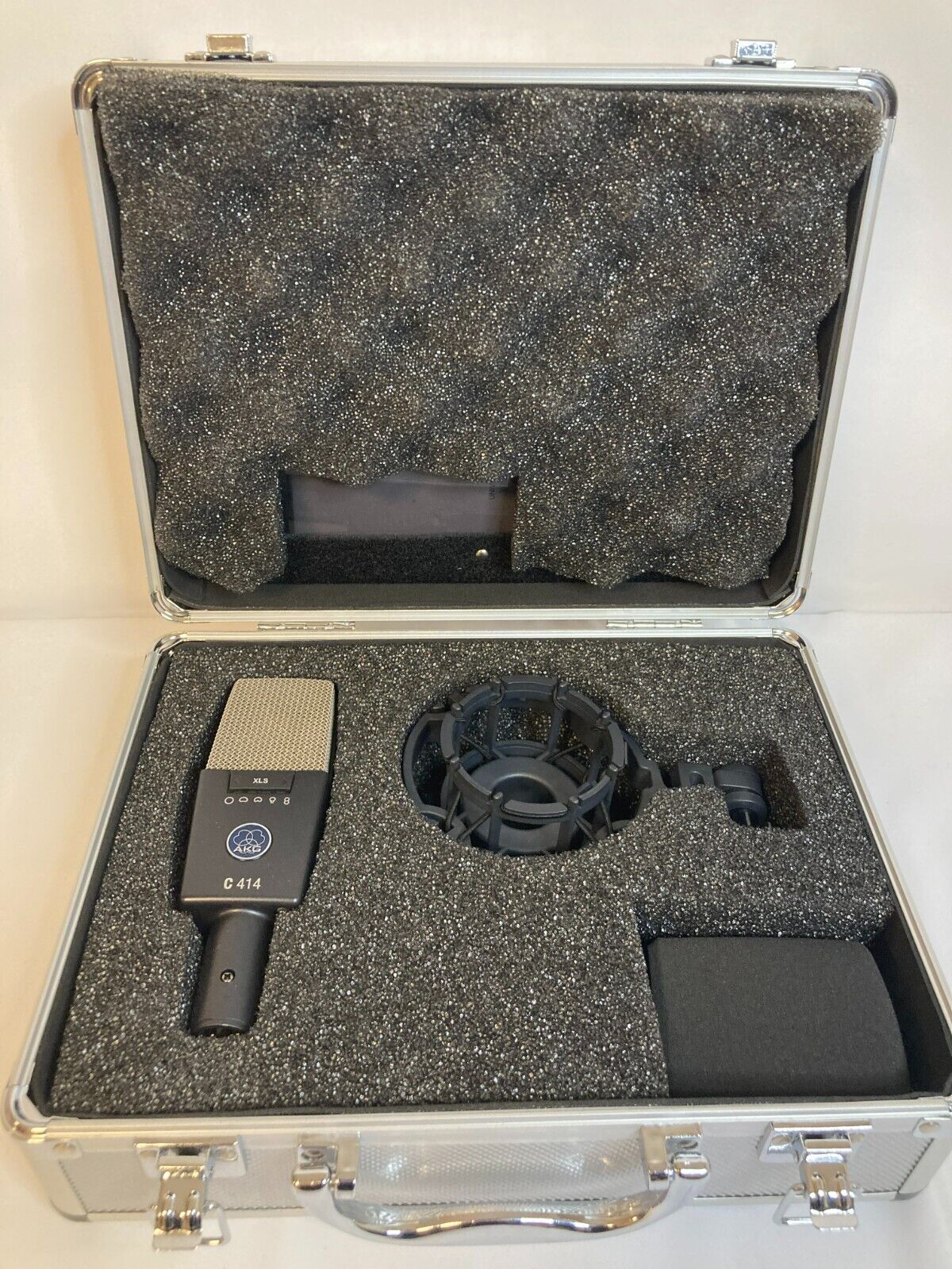 AKG C414 XLS Dynamic Cable Professional Microphone w/ case AKG C414 XLS Dynamic Cable Professional Microphone w/ case