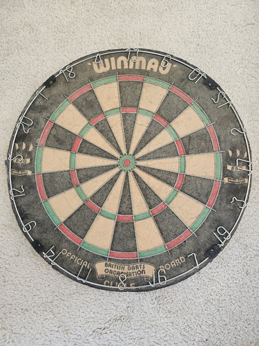 ダーツ PALACE Winmau Fallen Angels Dartboard Palace Winmau Fallen Angels Dartboard & 2 Sets of Darts