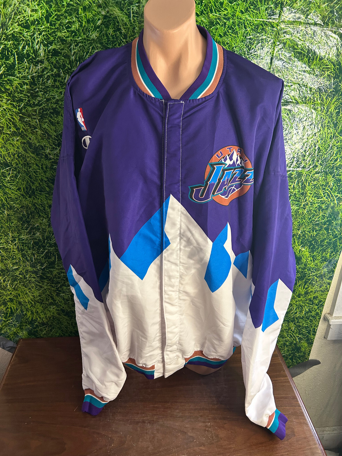 1997-98 Utah Jazz Basketball Warm-Up Snap Jacket Mtn Style 1997-98 Utah Jazz Basketball Warm-Up Snap Jacket Mtn Style
