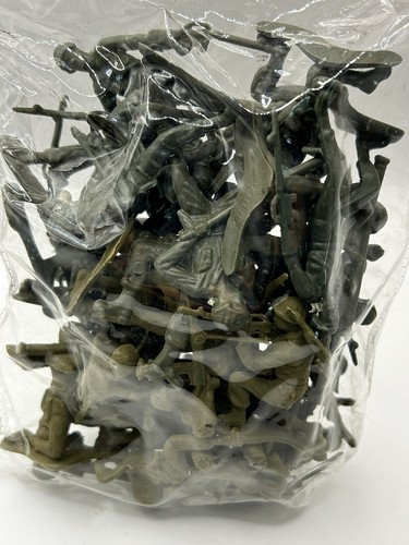 Delta Force Combat Soldiers 35 Piece Green Army Figures Plastic 2" Soldiers