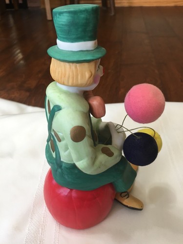 Vintage Enesco Porcelain Clown Figurine Green Hat w/ Outfit  8