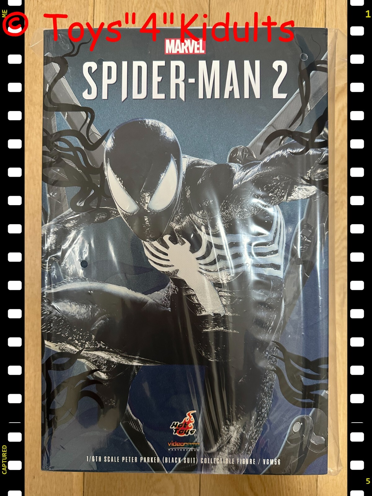 Hot Toys VGM56 Marvel's Spider-Man 2 Peter Parker (Black Hot Toys VGM56 Marvel's Spider-Man 2 Peter Parker (Black