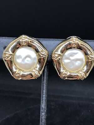 Vintage Carolee Gold tone faux  Freshwater Pearl Clip on Earrings 