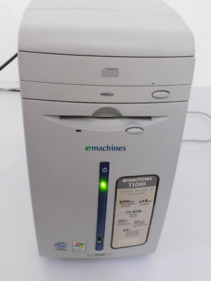 Vintage eMachines T1090 Desktop Computer Intel Celeron 900MHz 256MB Ram No HDD
