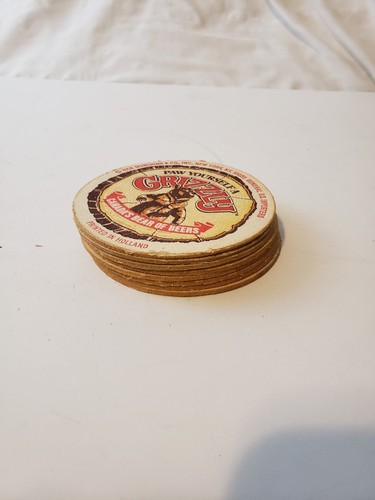 8 RARE BEER COASTERS PAW YOURSELF A GRIZZLY CANADA BREWER VAN MUNCHING & CO.
