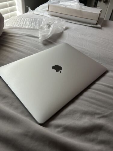Apple MacBook Pro 13.3-inch, Silver, 8GB RAM, 128GB SSD Apple MacBook Pro 13.3-inch, Silver, 8GB RAM, 128GB SSD