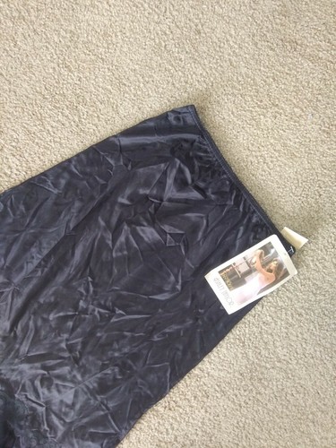 NWT ASHLEY TAYLOR SIZE SMALL BOTTOM FLARE BLACK LACE BEAUTIFUL Women's Slip