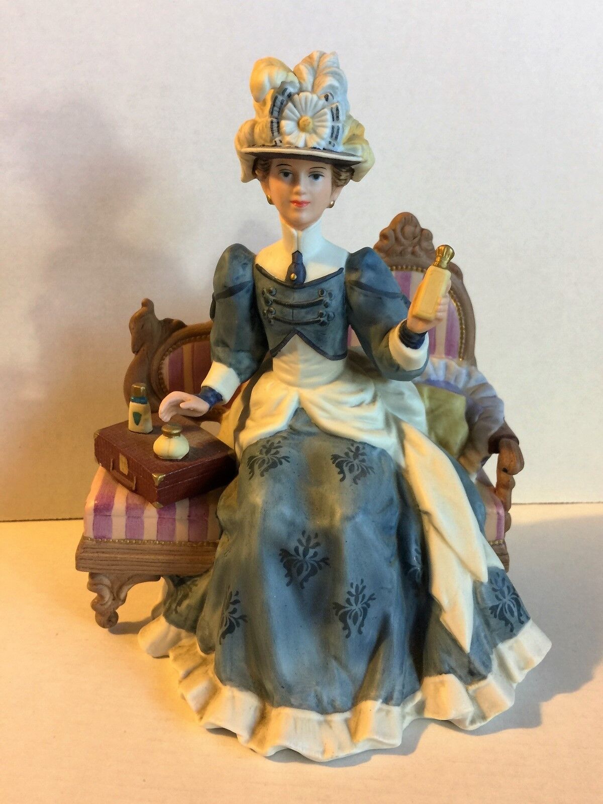 1992 Avon MRS ALBEE President's Club Award Porcelain LTD 1992 Avon MRS ALBEE President's Club Award Porcelain LTD