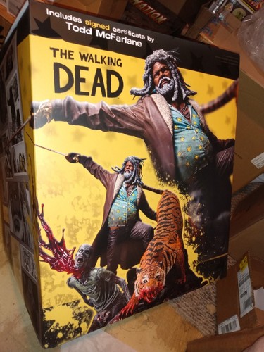 仕掛け絵本　WALKING DEAD Amazon | The Walking Dead: The Pop-Up Book | Perry, S. D.