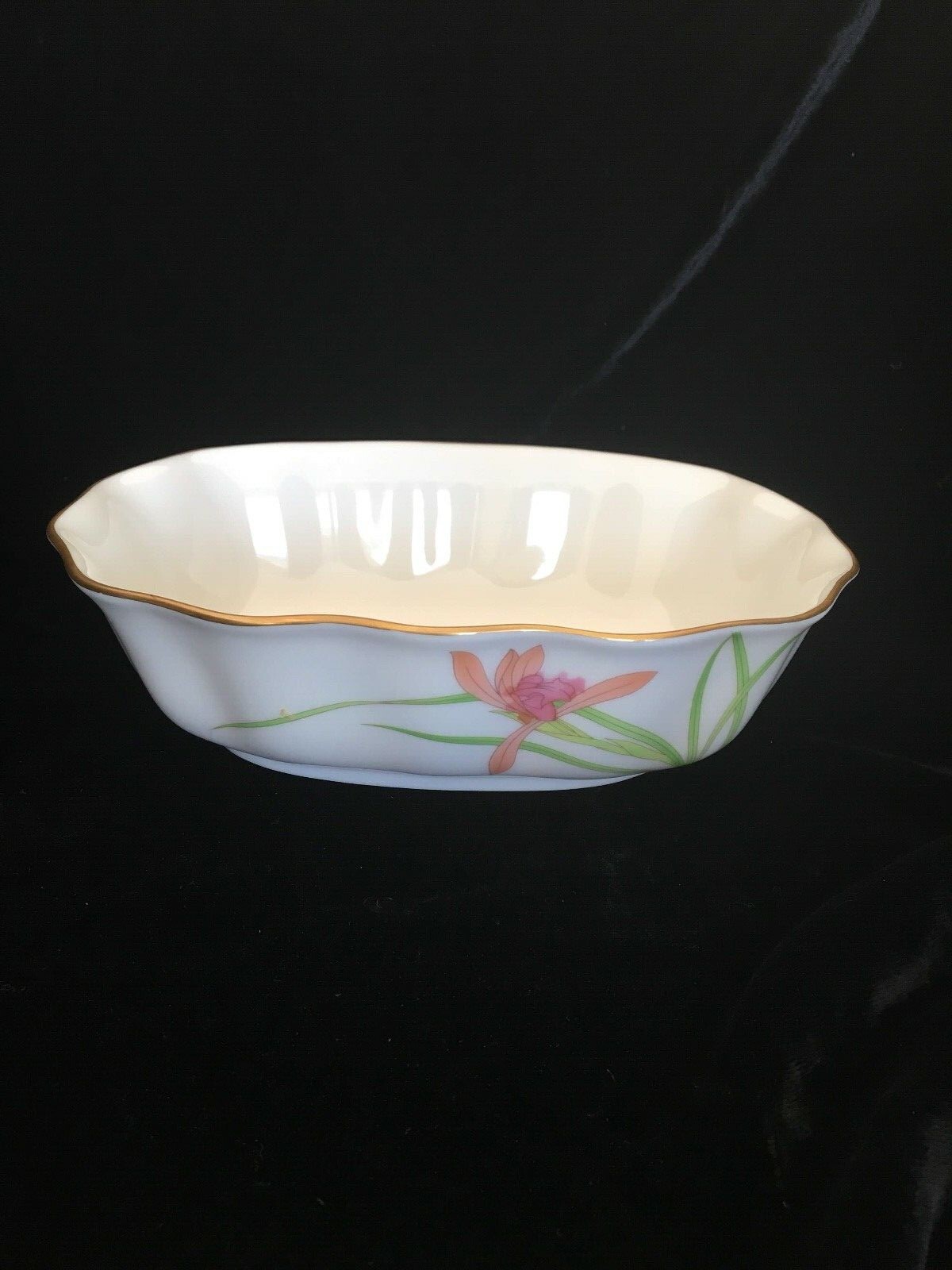 JAPANESE PORCELAIN KORANSHA / ARITA WARE Medium Sized Bowl