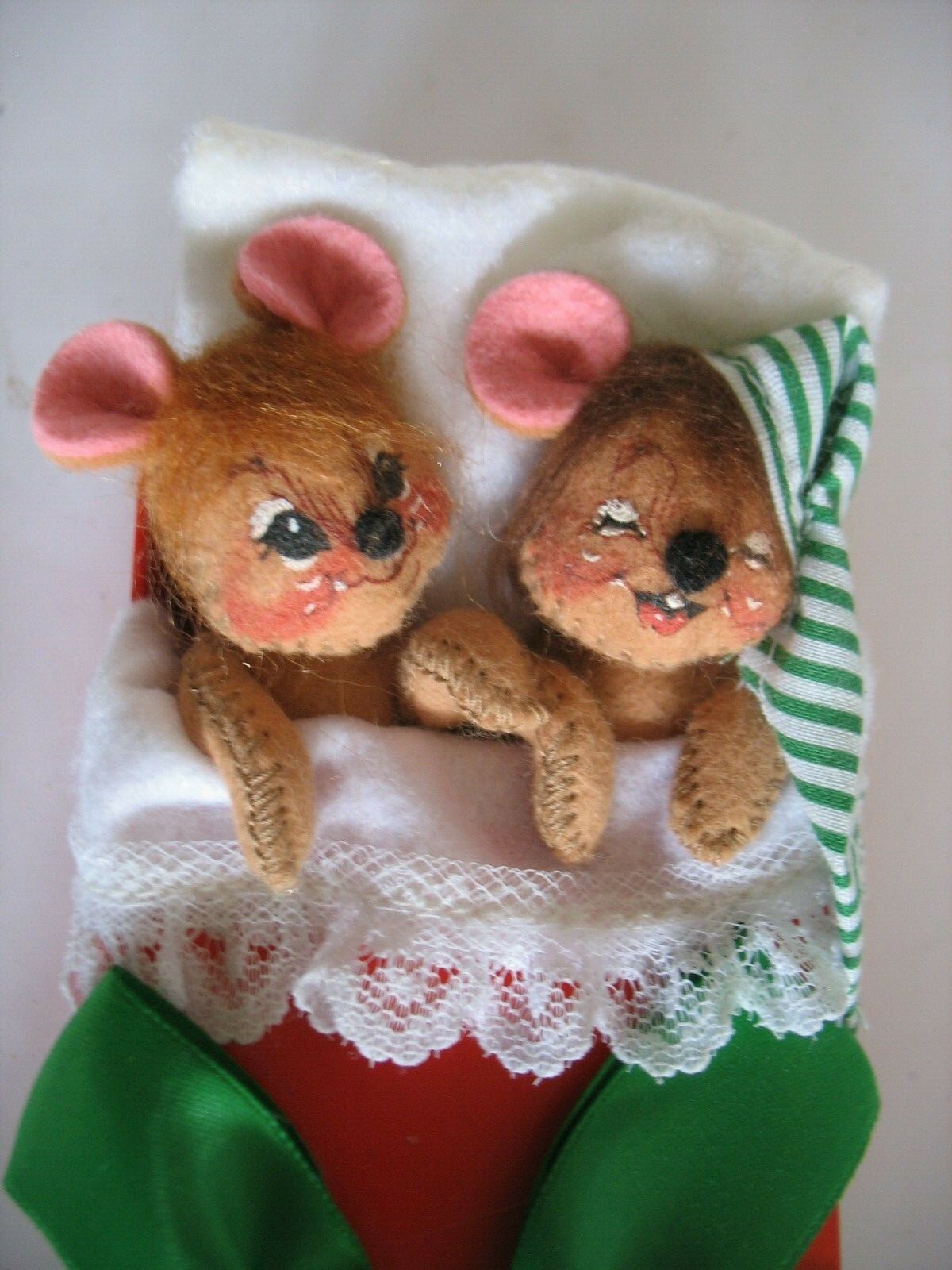 Annalee Felt dolls figures 2 mice in Christmas box gift Bed stocking cap 6 1/2
