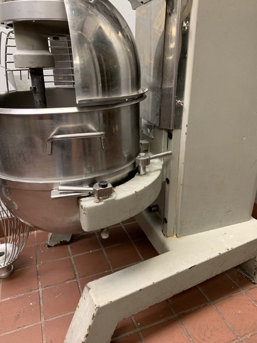 Globe SP80 Commercial SP 80 Quart Mixer With Attachments
