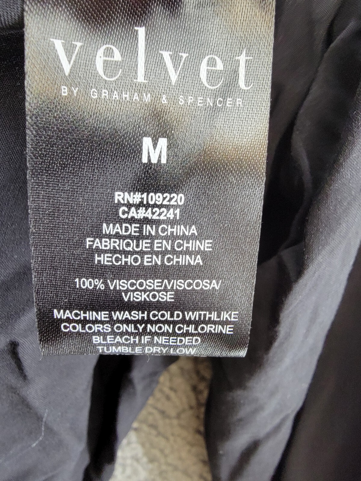 Velvet by Graham & Spencer Samantha Bishop Sleeve Split Neck Top Women's M Black - Picture 13 of 16