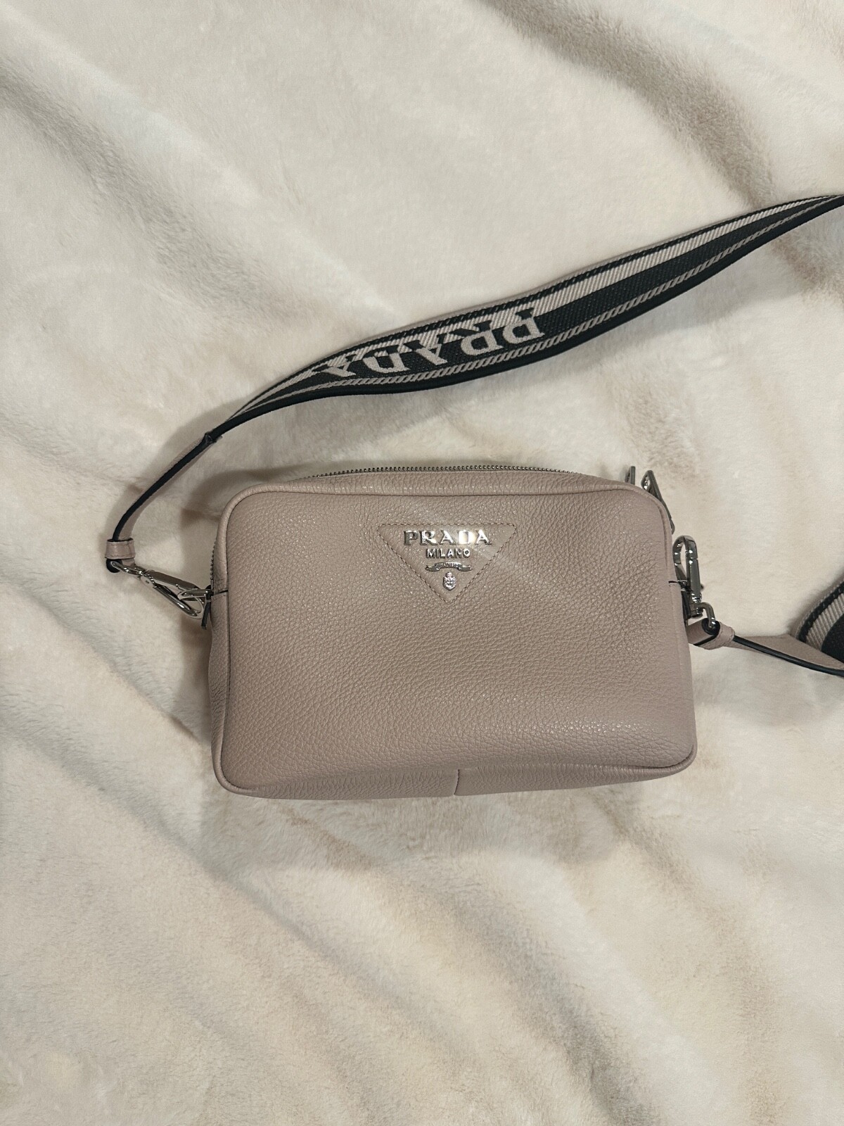 PRADA ストラップ グレー ストライプ 保存袋付き PRADA - PRADA プラダ パテントレザー バッグ用 ショルダー
