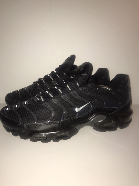 fake triple black tns