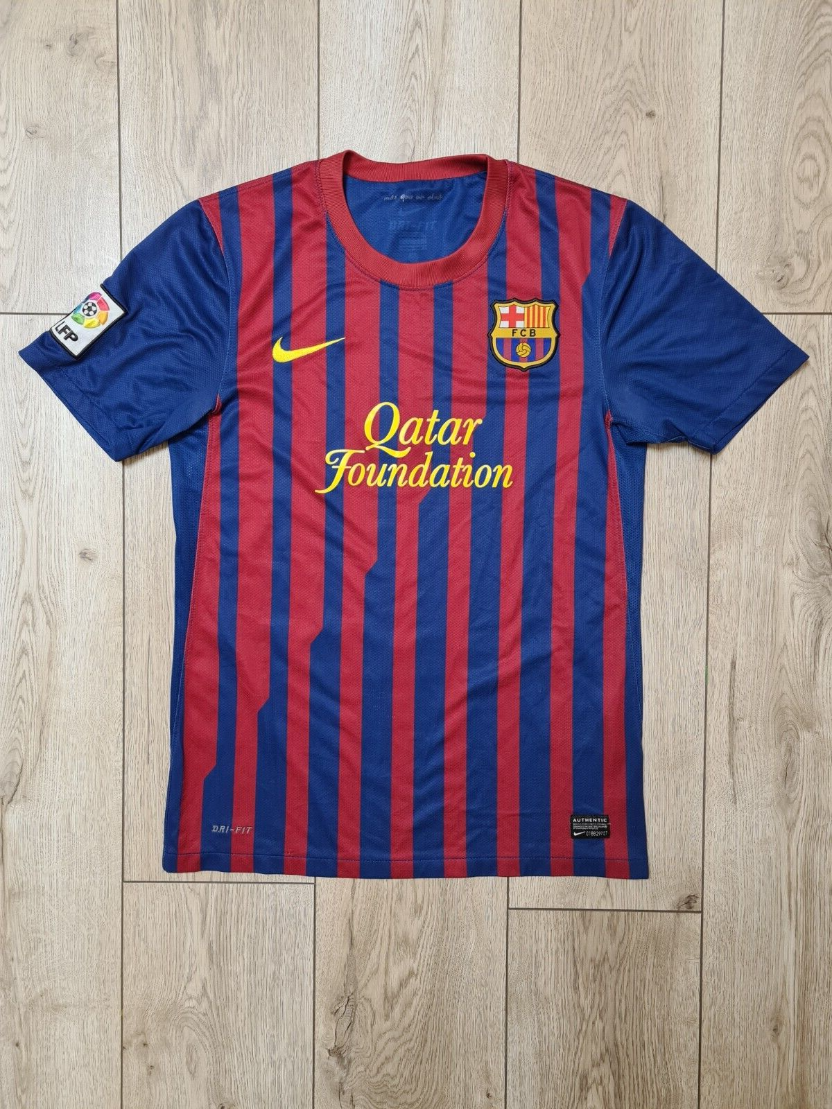 ウェア Barcelona 2011 2012 HOME BARCELONA 2011 2012 HOME FOOTBALL SHIRT SOCCER JERSEY
