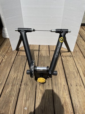 Saris CycleOp Fluid 2 Indoor Cycling Trainer w/ New Clutch & Leveling Block
