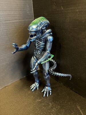 42) Aliens 7'' Xenomorph Warrior Facehugger Lanard Figure 2020