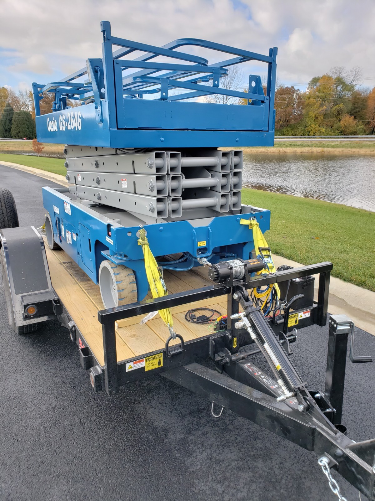 genie 2646 scissor lift 2006 refurbished with 2018 trailer