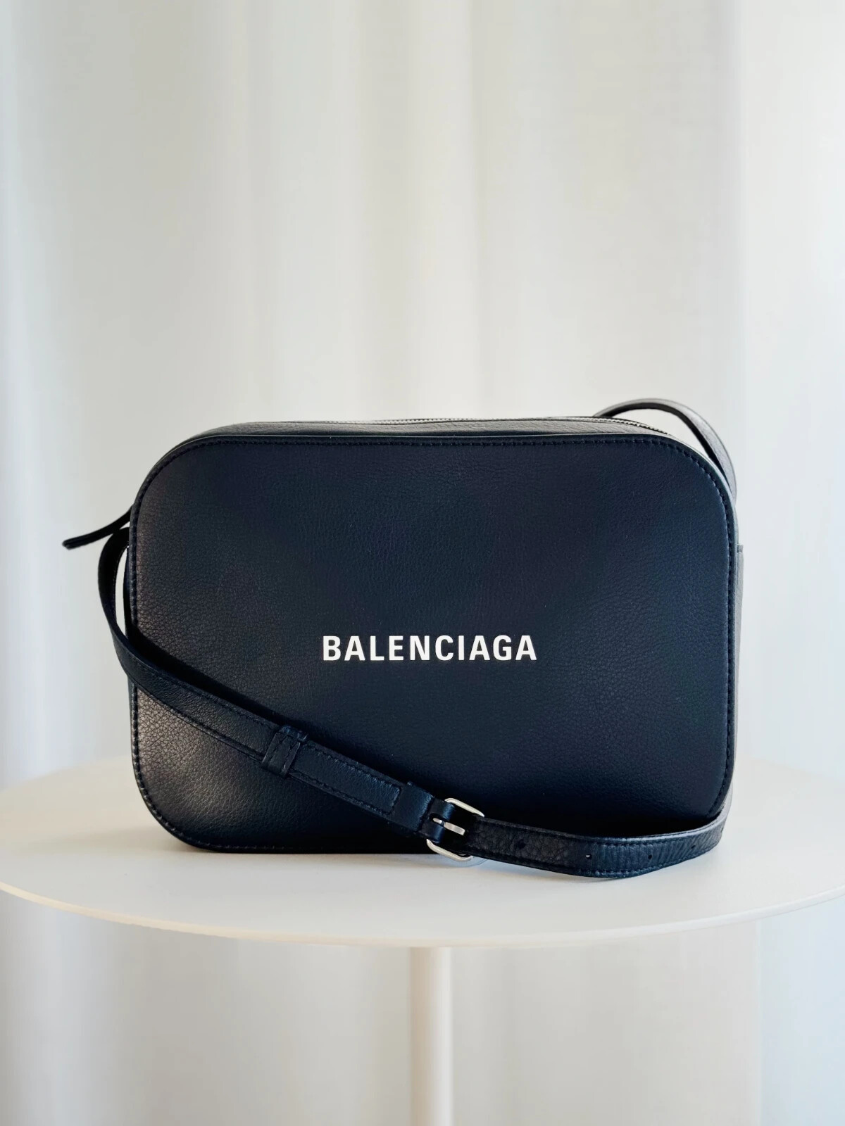 国内正規品 定価15万円 美品 BALENCIAGA CAMERA BAG Balenciaga Camera Bag - Gaja Refashion