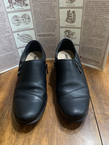 Clarks Collection Black Shoes Size 8D- Model# 22546. Side