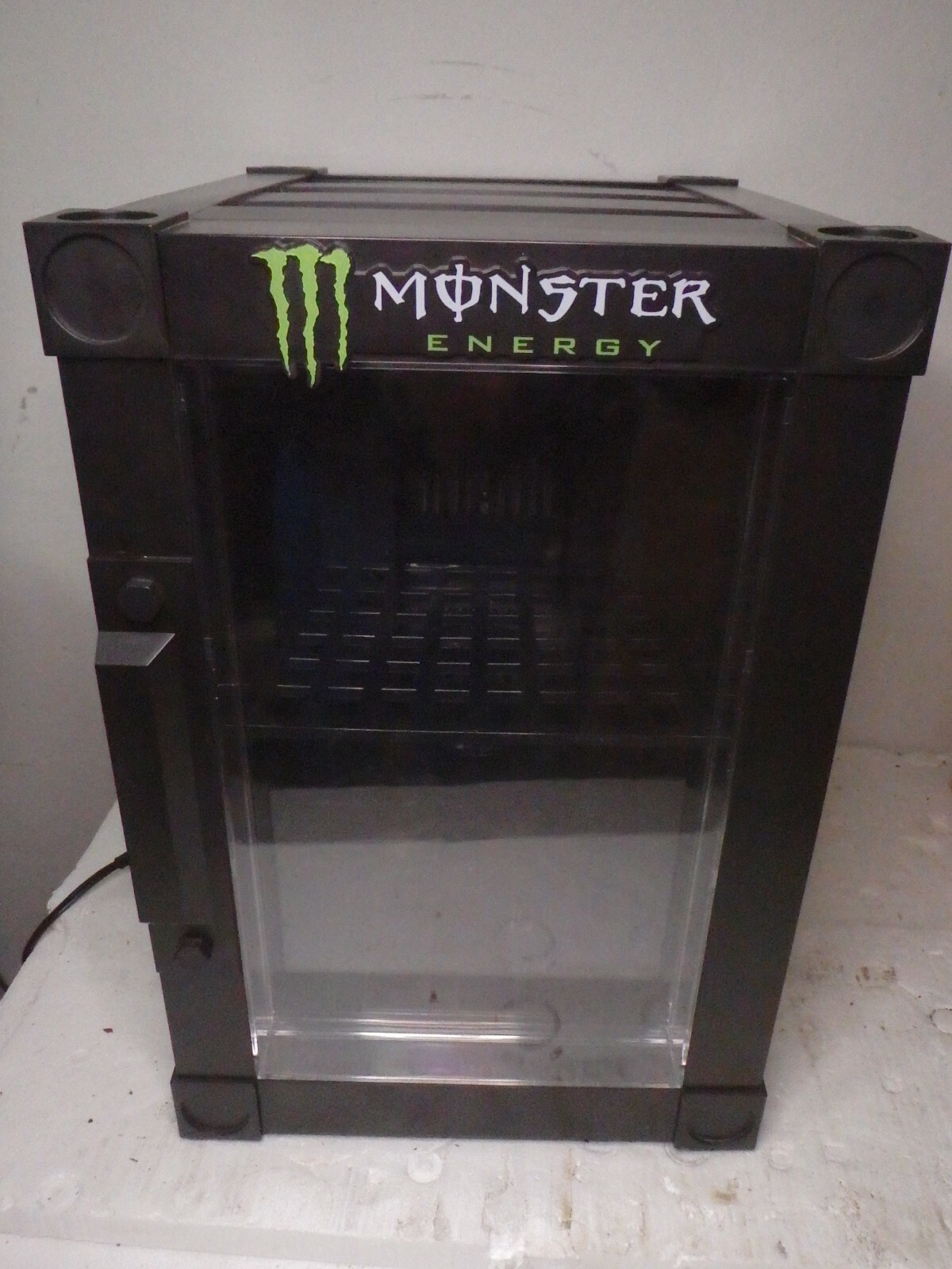 monster mini fridge b63nb
