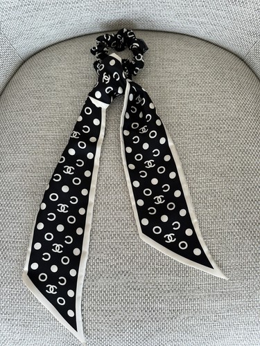 100%AUTH Chanel 21S Black/White CC 100%Silk Scrunchie with