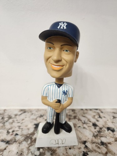 記念グッズ Derek Jeter bobblehead Derek Jeter New York Yankees Legends Of The Park Bobblehead