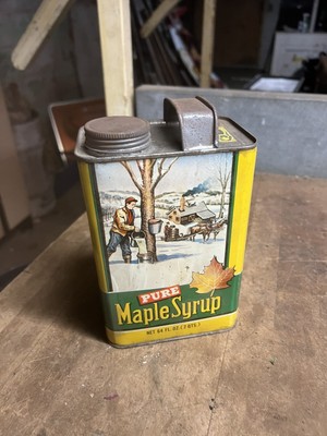 Vintage Old Rare Pure Vermont VT Maple Syrup Leaf Graphic 2 Quart Tin Metal Can