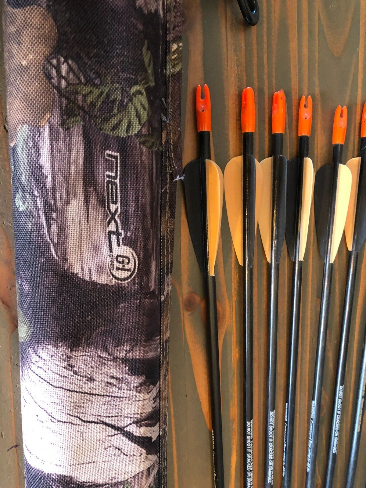 Traditional Bow Quiver & 8 Arrows for youth compound or recurve under 50lb