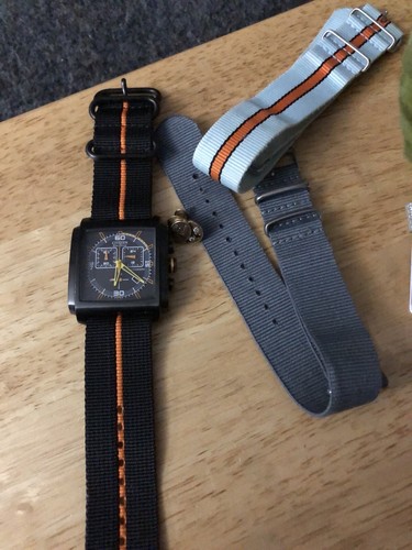 Orologio 24 Mm In Acciaio Con Finitura Oro E Cinturino In Pelle A Righe Daybreak N Rif Db 01 Yg