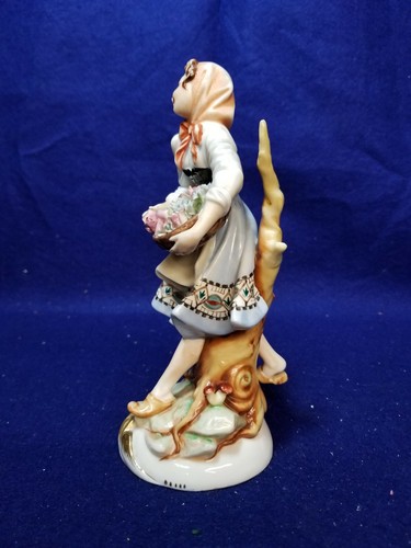 Andrea by Sadek figurine 8 inches tall