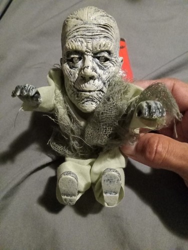 Universal studios mini monster ville. The Mummy led eyes