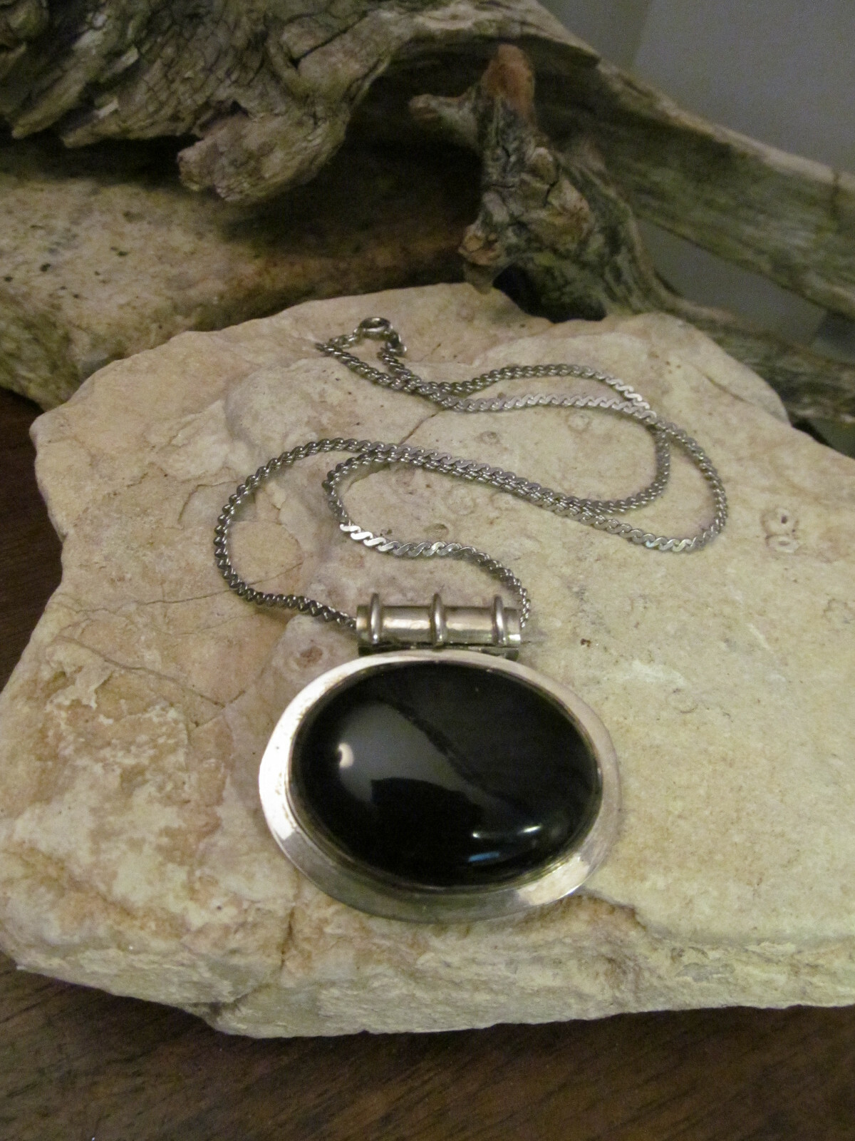 ☆関税込☆VINTAGE HOLLYWOOD★Black Oval Stone Necklace★ Vintage black onyx pendant necklace Unique oval cut black
