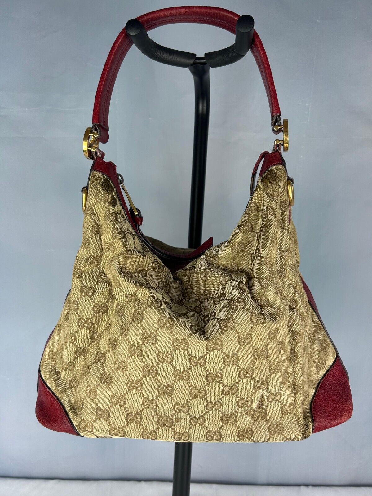 Authentic Vintage Gucci GG Hardware Red Leather Beige Canvas Authentic Vintage Gucci GG Hardware Red Leather Beige Canvas