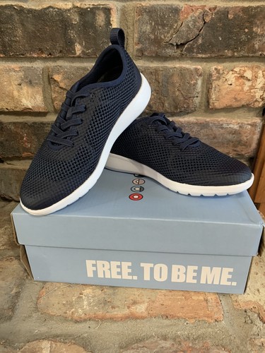 clarks outlet boys trainers