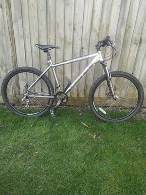 Carrera Kraken Mountain Bike 18' frame 24 gears 