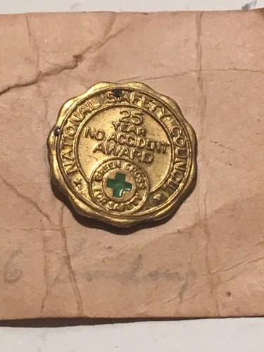 Vintage National Safety Council 25 Yr No Accident Award Pin Green Cross For Sfty