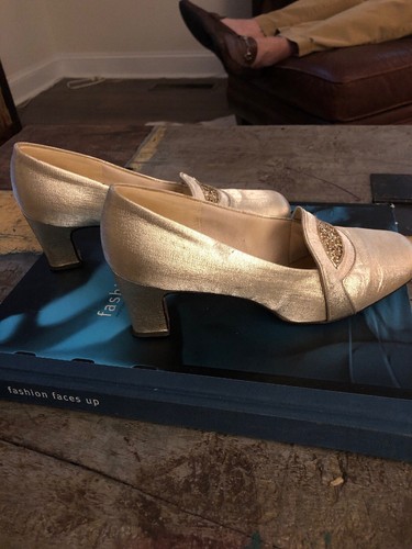 Vintage Gold Metallic Ladies Dress Pumps Retro Cool Heel Size 7