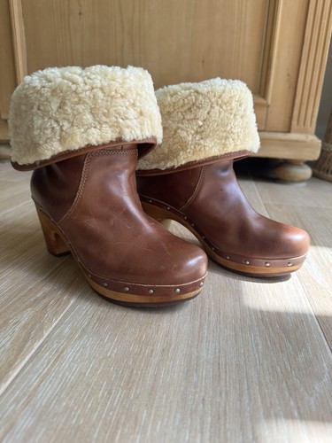 UGG AUSTRALIA 