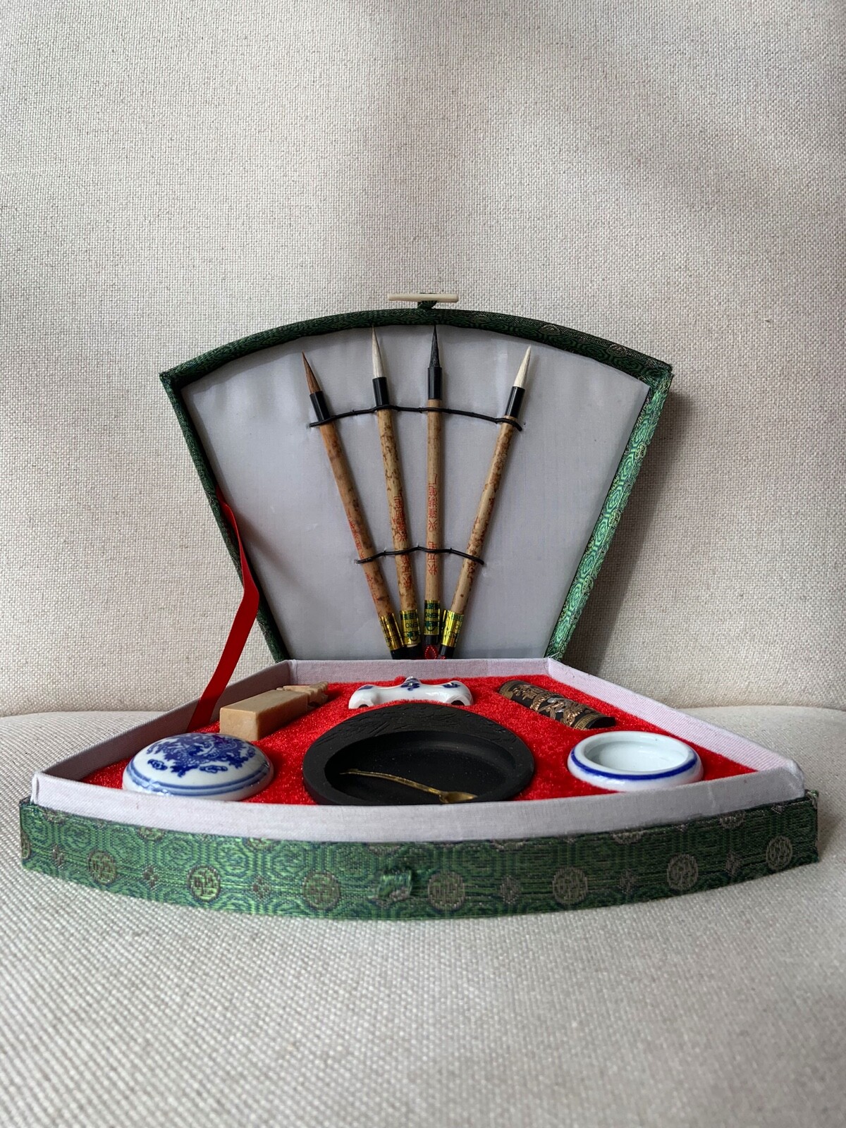 ASIAN SUMI CALLIGRAPHY ART SET FAN BOX WRITING 4 BRUSH EXCELLENT CONDITION