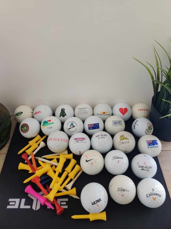 Grand Lot Balles De Golf Et Tees - Marques Connues - Occasion - Golf